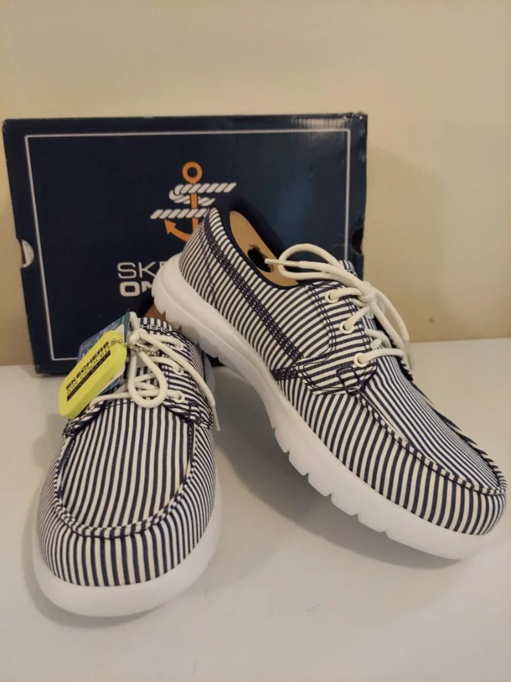 NWT Skechers Lighthouse Shoes Size 8